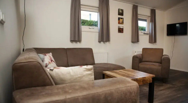 Comfortably Furnished Chalet with Porch near Veluwe, Rezerwuj Chalet Hotele w Veluwe z parkingiem, Parking