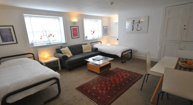 Апартаменты Churchill Guest House