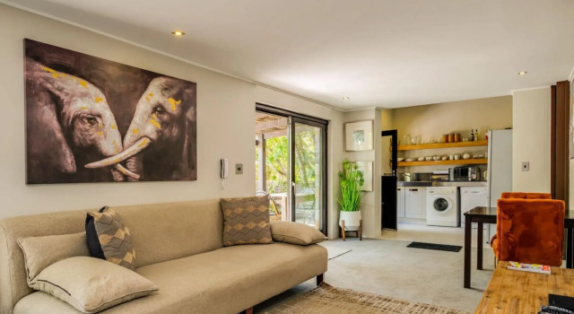 Lovely 1 Bedroom Apartment in Camps Bay