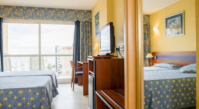 Двухместный номер Superior с балконом Hotel Biarritz