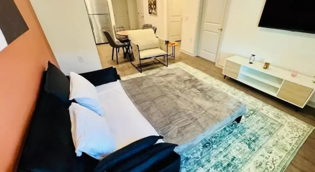 Adeline Apartments 15m to Parks, Pet Friendly, Free Parking by Heavenly Homes