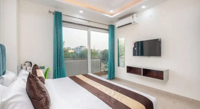 Saavi Hotel Sector- 45