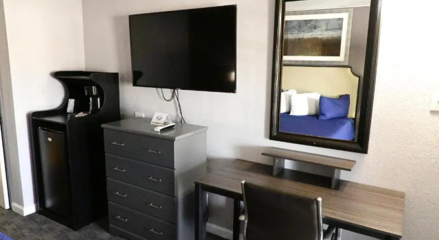 Двухместный номер Superior с видом на бассейн R Nite Star Hotel At Arlington Entertainment District
