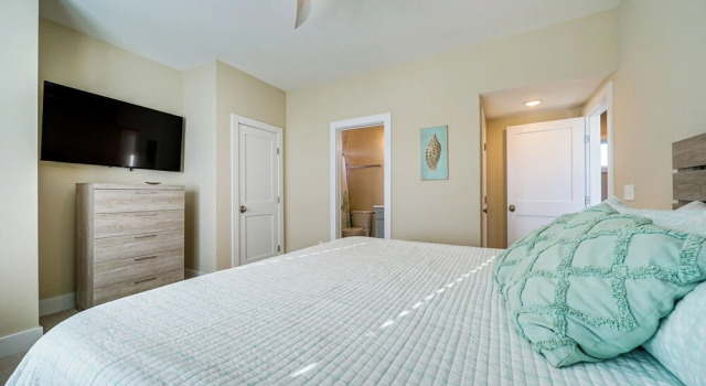 Апартаменты Lakefront Carolina Beach Townhome w/ 3 Balconies!
