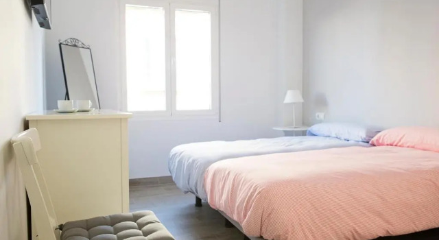 Hello Málaga Flat Victoria, Забронировать Отель Малага - центр Малага, рядом с Музей Кармен Тиссен