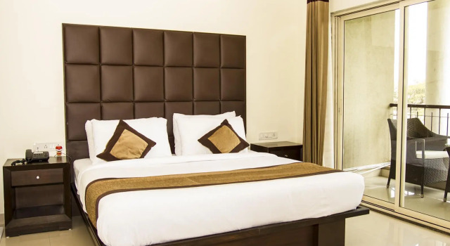 Апартаменты The Golden Suites & Spa, Calangute, 5 mins odd drive to the beach