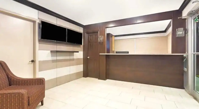 Четырёхместный люкс Econo Lodge Inn & Suites Florida City