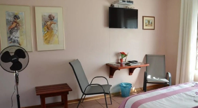 221 Main Street Clarens, Забронировать Отель Отели Фри-Стейт с парковкой, Парковка