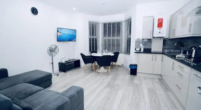 Апартаменты Luxury Apt Close To Ilford Station - Free Parking
