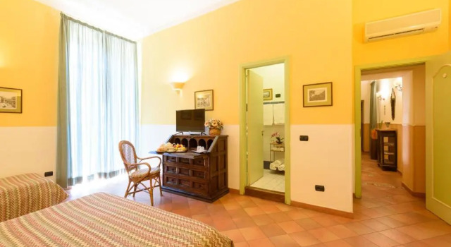 Трёхместный номер Standard с балконом Hotel Mergellina