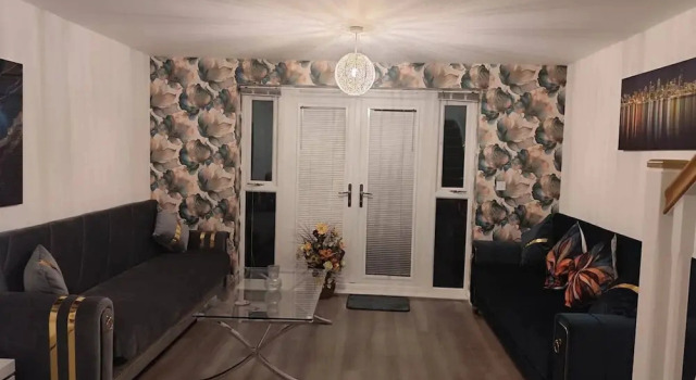 Spacious Home for Groups Sleeps 8