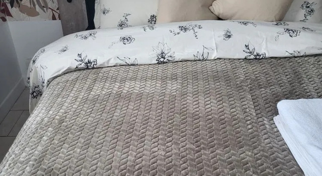 Akwaba chez Ouli, Đặt Khách sạn Levens Alpes-Maritimes