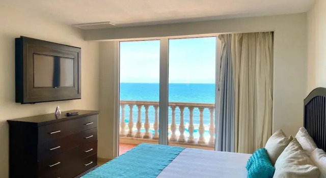 Четырёхместный люкс с видом на море Astur Hotel & Residence