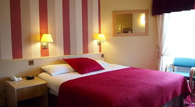 Camera Standard Thistle Hotel