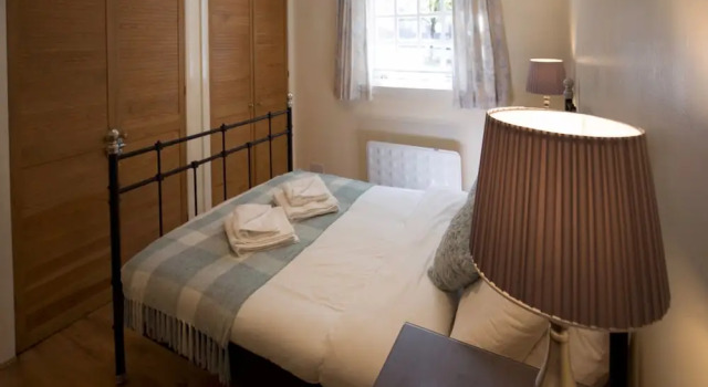 2 Bedroom Meadows Flat, Забронировать Отель Ньюингтон Эдинбург, рядом с Национальный музей Шотландии