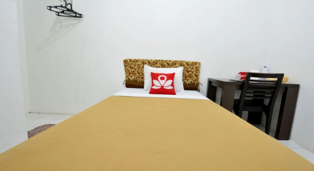 ZEN Rooms Basic Near Pasar Baru, Book Hotel Hotels in Jakarta Province with Parking, Parking