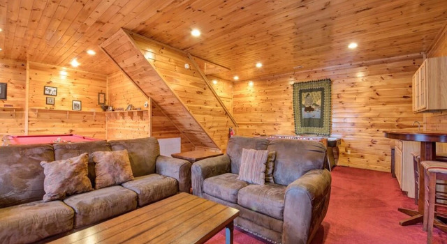 Apple Bear Lodge - Four Bedroom Cabin, Забронировать Отель СПА-отели Гатлинберг, рядом с Светофор №2B, SPA-услуги