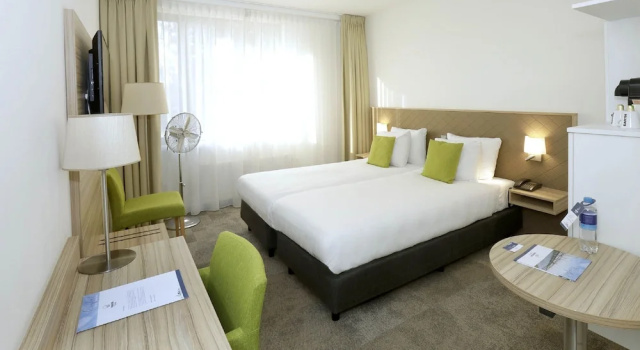 Четырёхместный номер Standard с 2 комнатами Churchill hotel Terneuzen