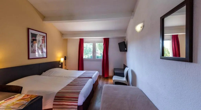 Трёхместный номер Standard Artemia Aigues-Mortes - Hôtel avec piscine - Bornes électriques - Parking privé - Local vélo-moto