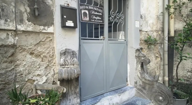 Ferdinando SanFelice B&B, Забронировать Отель «постель и завтрак» Отели Неаполя с парковкой, рядом с Ospedale degli Incurabili, Парковка