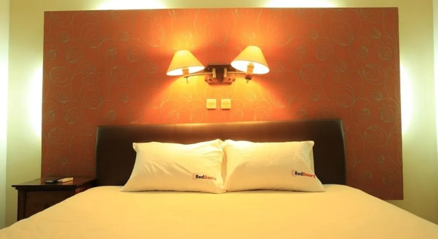 RedDoorz Near Discovery Mall Kuta, Забронировать Отель Кута Бадунг, рядом с Магазин сувениров Krisna