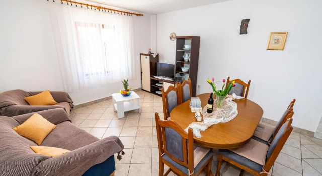 Amazing Apartment in Maslenica With 2 Bedrooms and Wifi