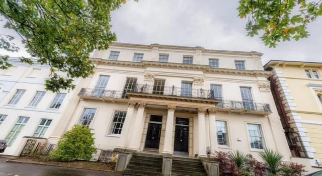 F6 Bath Road Apartment