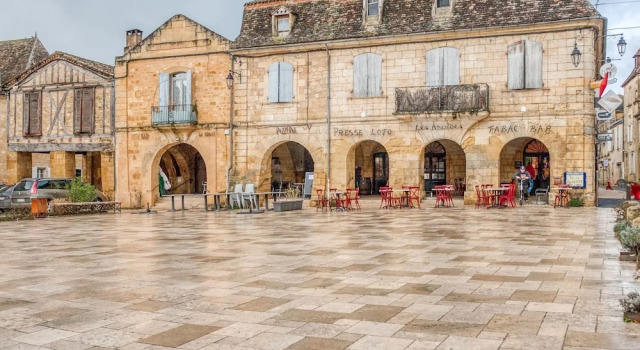 Accommodation With Pool and Large Garden Between Bergerac and Sarlat, Prenota Hotel Hotel a Aquitania con parcheggio, Parcheggio