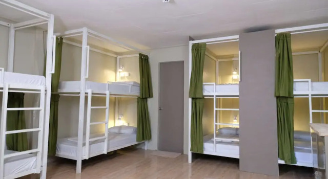 Кровать в общем номере (женский номер) Mad Monkey Siquijor
