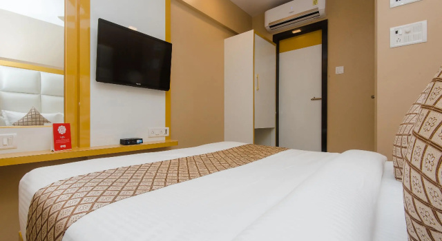 OYO 11720 Gold Coast Inn