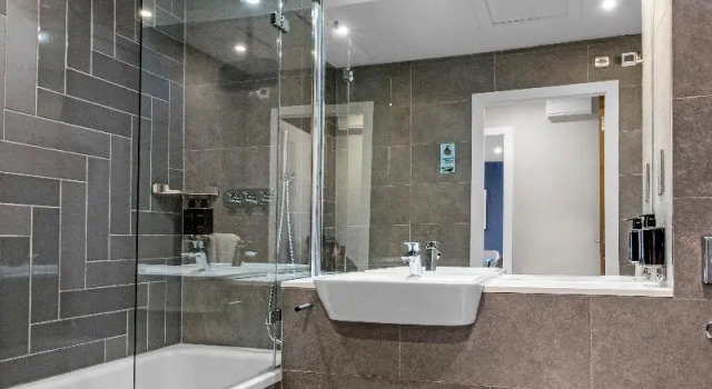 Люкс c 1 комнатой Roomzzz Leeds City