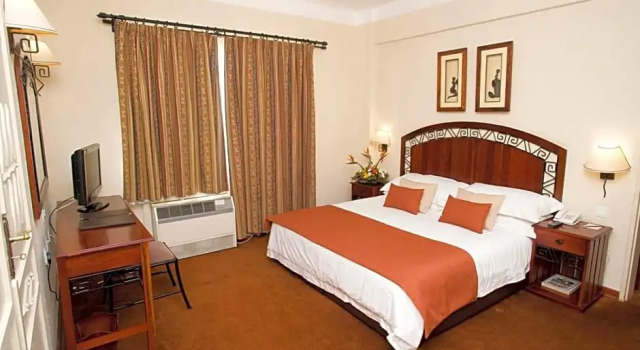 Camera Deluxe New Ambassador Hotel