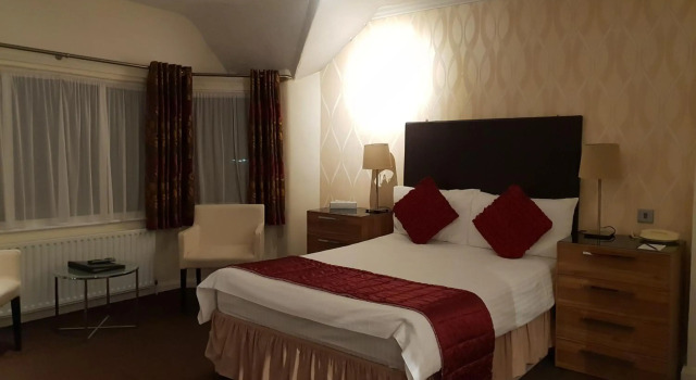 Ascot Hotel