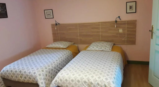 Gîte L'En Haut des Vignes, Rezerwuj Hotel Hotele w Charente-Maritime z parkingiem, Parking