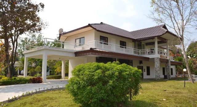 Коттедж с 6 комнатами с балконом Phudara Resort