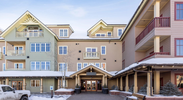Main St. Condo in Breckenridge, Забронировать Отель Брекенридж Горнолыжный курорт Вейл, рядом с Подъемник Сноуфлейк