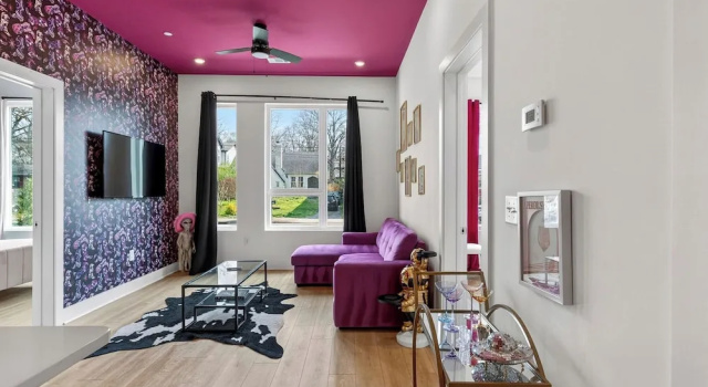 Cosmic Cowgirl by Avantstay Pink Western-themed Condo + Rooftop Lounge + Near Downtown Nashville