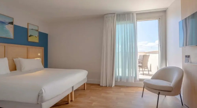 Четырёхместный семейный номер Standard с видом на море ibis Styles Biarritz Plage