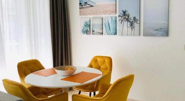 NDC apartment 5 meters from the beach with side sea view in the heart of Knokke