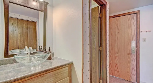 CM117H Copper Mtn Inn 1Br 1Ba Hotel Room, Забронировать Отель Отели Коппер-Маунтин с парковкой, Парковка