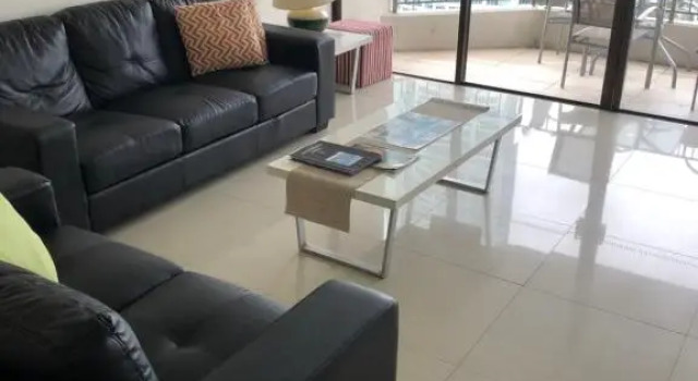 Апартаменты Economy Surfers Century Oceanside Apartments