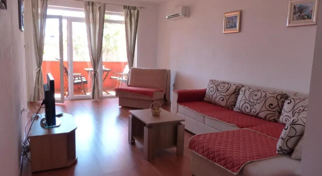 Апартаменты c 1 комнатой с балконом и с видом на сад Apartments Lucefinka