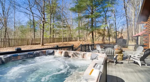 Spacious Luxury Lake Blue Ridge Forest Cabin an spa, Rezerwuj Ośrodek wypoczynkowy Blue Ridge Georgia