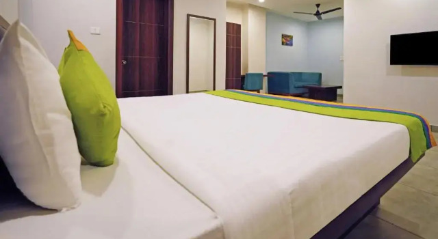 Двухместный номер Deluxe Treebo Lazystay Grand Patia