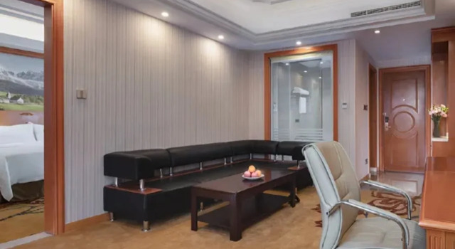 Vienna Hotel (Huizhou Boluo High Speed Rail Central Bus Station Hotel), Rezervasyon Otel Guangdong otoparklı oteller, Otopark