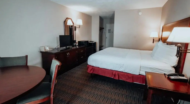 Номер Superior Lamplighter Inn & Suites - North