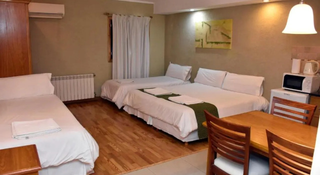 Трёхместный номер Deluxe Bahia Belgrano Suites
