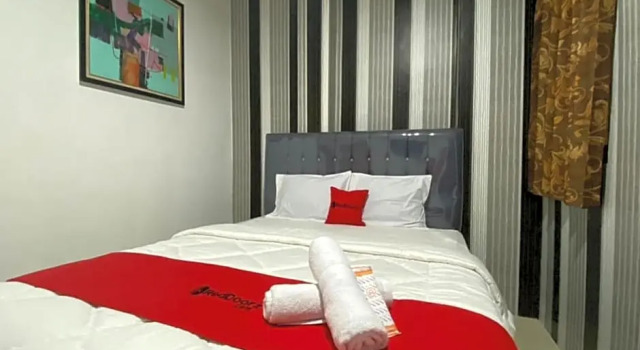 RedDoorz Plus @ Rawamangun, Book Hotel Jakarta Jakarta Province, near Arion Mall