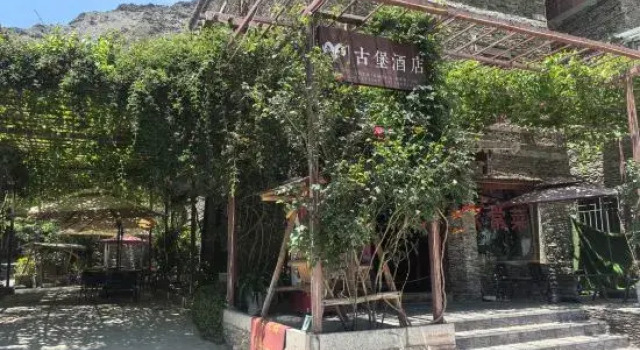 Lixian Ancient Castle Hotel (Taoping Qiang Village Scenic Area Branch), Prenota Hotel Ngawa Cina