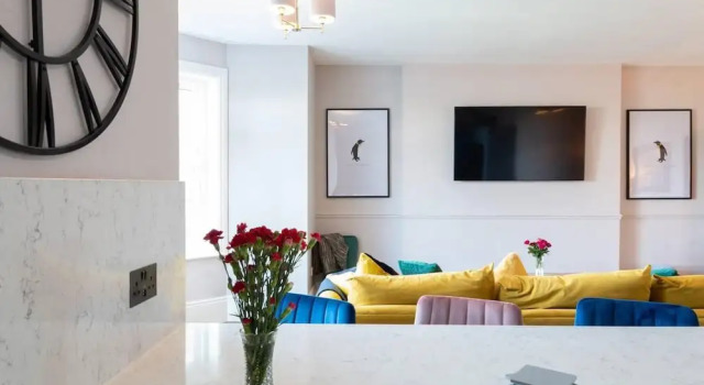 Beachfront Escape & Wow Sea Views, Luxury Retreat
